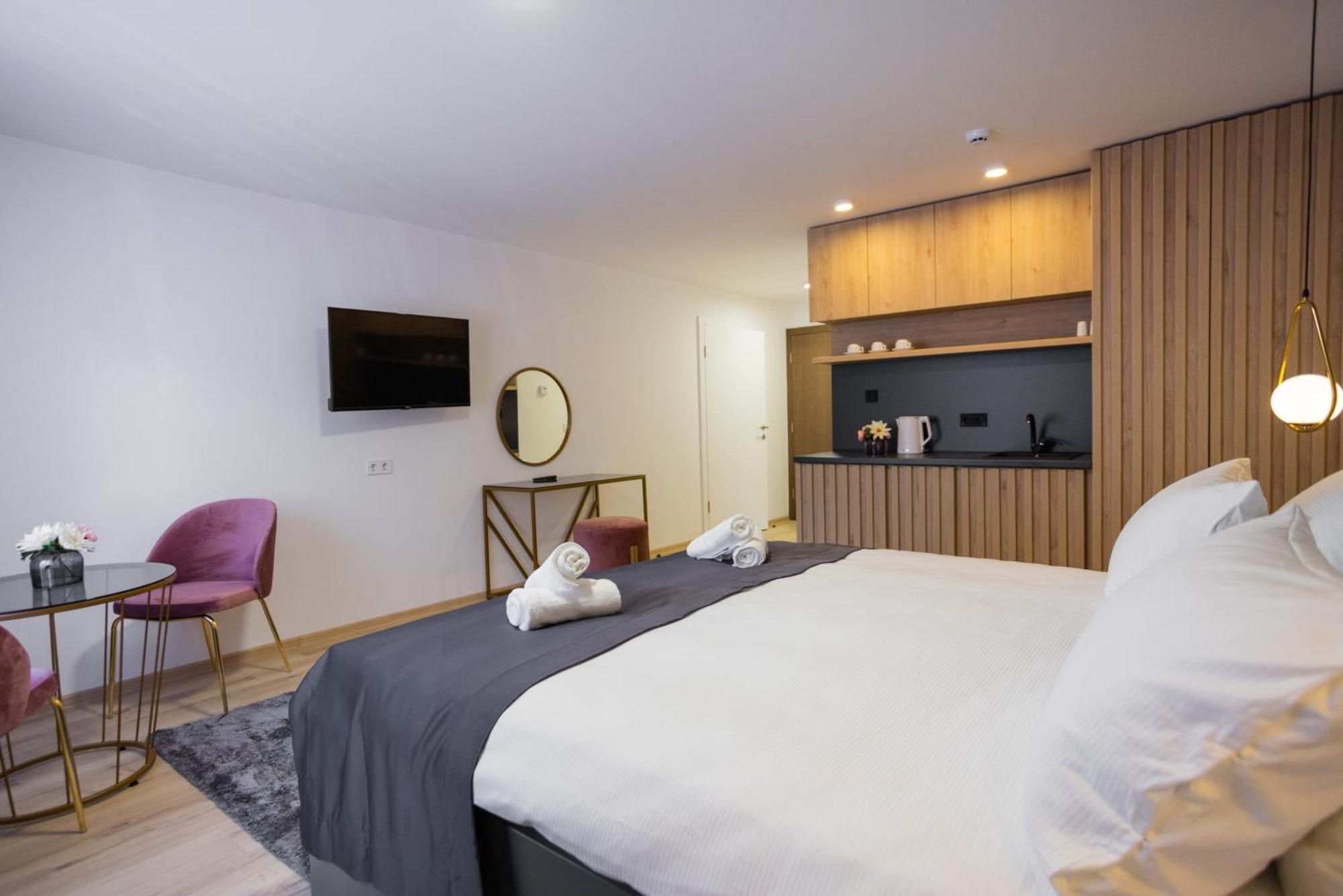Happy House Old Town Luxury Apartment Сараево Екстериор снимка